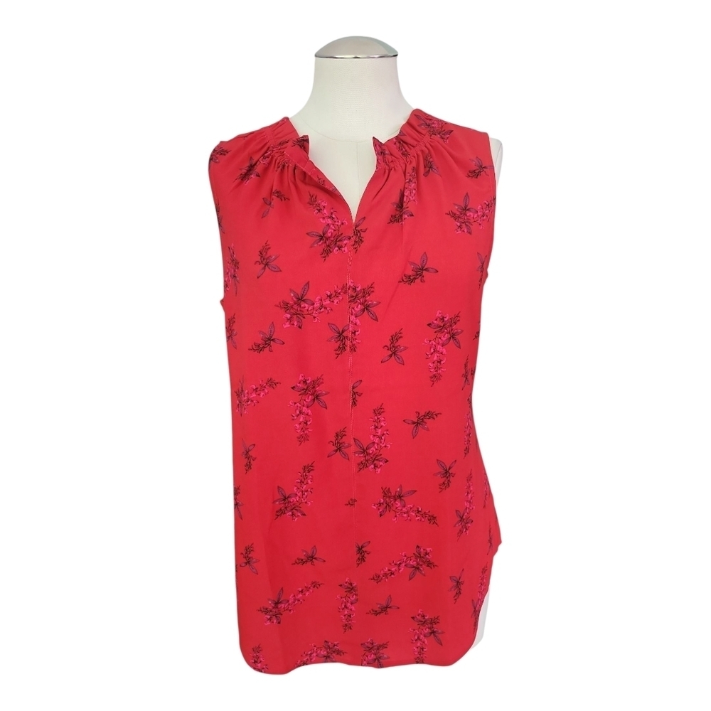 NWT Cabi Red Floral Sleeveless Blouse Size Small Lightweight V-Neck